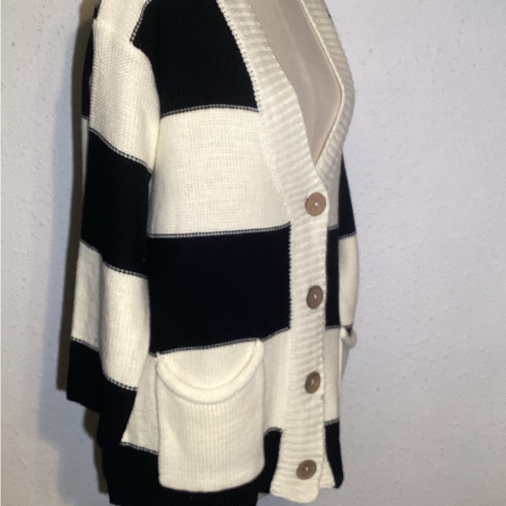 Davi & Dani  Striped Button up Pocket sweater Cardigan size small - Picture 8 of 9